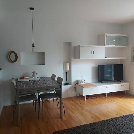 Tabita S Vrtom * Kaštela